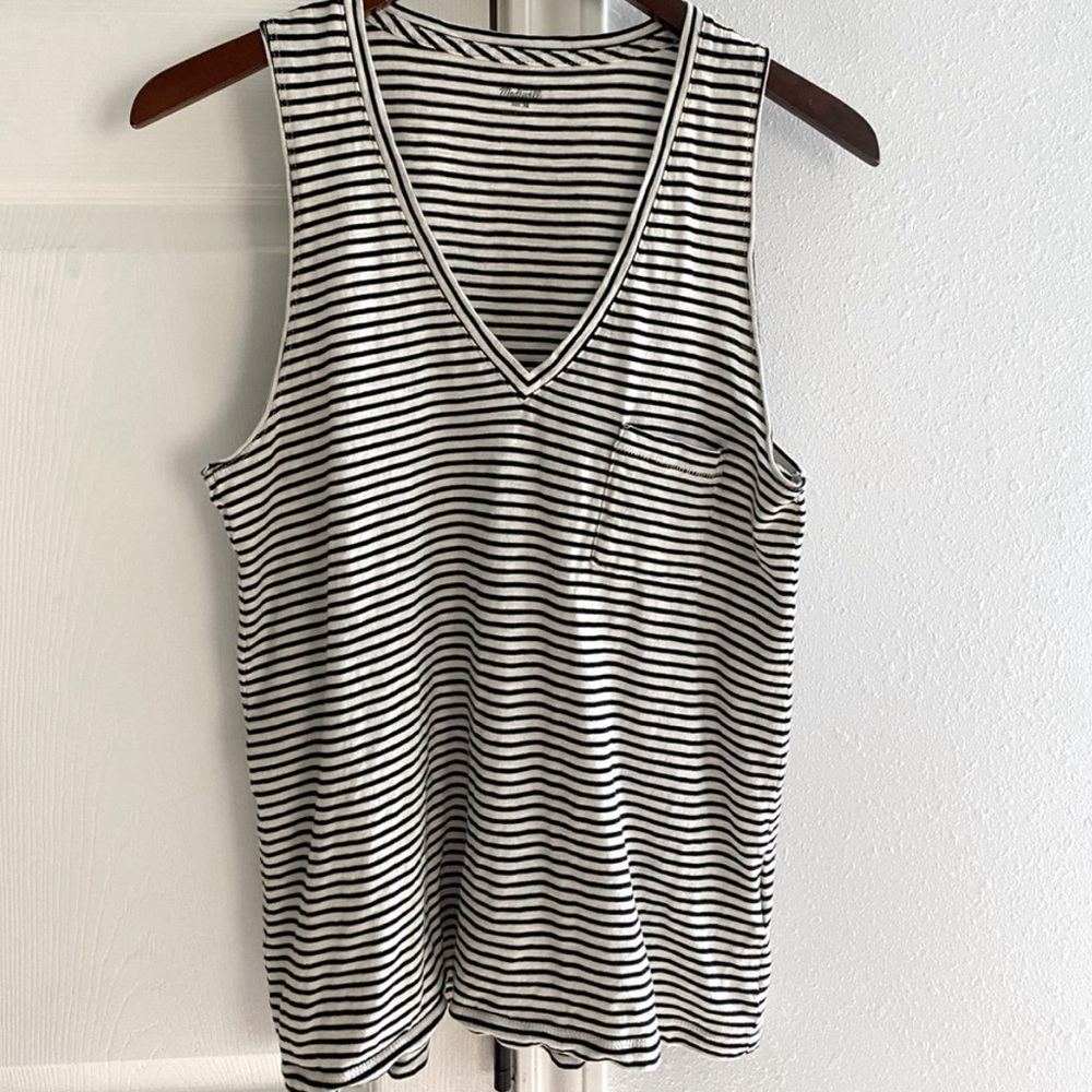 Madewell pocket v neck  tank top.